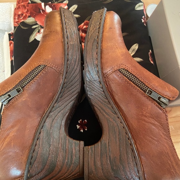 Born Clogs! Women’s 8.5 - Picture 6 of 10